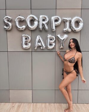 Aurah Ruiz Instagram - Happy Birthday to me🍾🎊❤️
Nueva vuelta al sol ☀️ 
Un año mas aprendido🫡
Dando las gracias por un año mas vivido🙏 y de vida.
 Siempre agradecida bendiciones para mi y mi familia❤️🙏😍 .
Scorpio Baby🦂