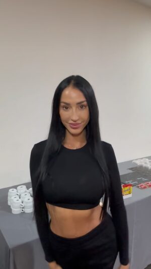 Aurah Ruiz Instagram - @aurah.ruiz ha venido a #Supervivientes2024 a ganar 🔥. ¿Ganas de ver su salto en helicóptero? 🚁 #Telecinco
#Mediaset