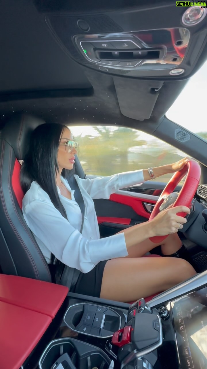 Aurah Ruiz - 10.2K Likes - Nadie# en un coche en larga y recta travesía quien mas igual que yo?🤪😎😅😍🤪🎤
Comenta abajo serás bloqueado si tú comentario es 🚮 😅😙