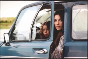 Aure Atika Instagram - On avait recréé l’ambiance babacool de mon enfance pour le magazine @milk_magazine 
Plaisir de redécouvrir ces photos.. et ma Renault 4L ;)
📷 @clarissecanteloube 
@isis_colombe_combreas 
#renault4l