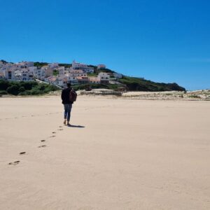 Aurélie Vaneck Instagram - Cette semaine #vanlife au Portugal c'était
Des lunettes à fossettes
Des cheveux blancs emmêlés 
Du twerk sur les pavés 
Des singingintherain 
Du love en escaliers
Juliette, et la grâce des années 
Des cigognes en cheminée 
Des "seuls sur la plage les yeux dans l'eau"
Des modenatures en carreaux
Des passages piétons mosaïqués
Des cafés américains à l'italienne
Des rappels d'évidence 
Des p'tits dej avec sea view 
Des sunset encalinés 
Un indescriptible sentiment de liberté...

Merci à tous ceux qui étaient du voyage, au chaud dans nos cœurs, vous vous reconnaîtrez... 🌟

#Portugal #vantrip #love
@sebalabass
