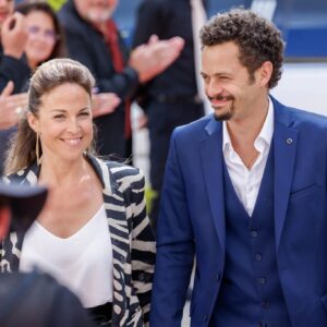 Aurélie Vaneck Instagram - Des RETROUVAILLES hautes en couleurs!!!

Le 5 juillet sur @france3 💃
📷 @olivier_martino , entre autres...