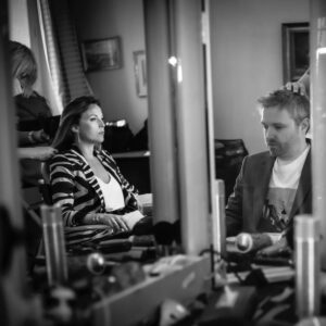 Aurélie Vaneck Instagram - Brother and Sister 🤍🖤

.
@thibvaneck
📷 @fabien.trbn
.
#tournage #retrouvailles 
#inédit #pblv