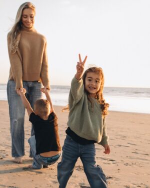 Aurora Culpo Instagram - Couple more from this shoot! Tags below 

Earrings: @leosierracollection 
Sweater: @unsubscribed 
Jeans: @r13 
📸 @katherinescottphotography 

#coparenting