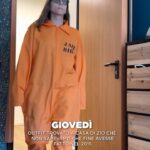 Aurora Leone Instagram - Pur di non lavare i vestiti che porterai in vacanza, va bene anche la canotta “OGGI STO NERVOSA” 🤝🏼 Commenta con il tuo peggior outfit
