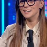 Aurora Leone Instagram - Videogiochi, Festivalbar, film di fantascienza e la lira. Gli ingredienti che ogni nostalgico degli anni Novanta che si rispetti tirerà orgogliosamente fuori in ogni occasione 🕹️ @auroraleone Guarda #staseracecattelan martedì e mercoledì in seconda serata su @instarai2 e @raiplay_official