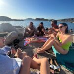 Aurora Leone Instagram - Cose che non dimenticherò di questo viaggio in Sardegna - il monte Tejalone scalato per bere un’ichnusa al tramonto (non ho foto in cui sto meglio di così) - i cinghiali che ho scoperto che possono nuotare anche per sei ore - una serata con Paola Cortellesi e Riccardo Milani a fare collanine a mano - la gara di rotolini gemellare - il faro di capo Spartivento - Simone minacciato da un rinoceronte arrabbiato alla sua sinistra - le mie passioni: taglieri e birkenstock - Liliana zia Patrizia - diventare grandi - foglietto trovato in macchina di cui non comprendo la motivazione. Proprietario, se mi segui, sto ancora cercando di capire cosa abbiamo sbagliato in quel parcheggio