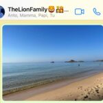 Aurora Leone Instagram – Cose che non dimenticherò di questo viaggio in Sardegna 
– il monte Tejalone scalato per bere un’ichnusa al tramonto (non ho foto in cui sto meglio di così)
– i cinghiali che ho scoperto che possono nuotare anche per sei ore 
– una serata con Paola Cortellesi e Riccardo Milani a fare collanine a mano 
– la gara di rotolini gemellare
– il faro di capo Spartivento 
– Simone minacciato da un rinoceronte arrabbiato alla sua sinistra
– le mie passioni: taglieri e birkenstock 
– Liliana zia Patrizia
– diventare grandi 
– foglietto trovato in macchina di cui non comprendo la motivazione. Proprietario, se mi segui, sto ancora cercando di capire cosa abbiamo sbagliato in quel parcheggio