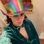 Ava Capri Instagram - Three girls one hat 🎩🌈