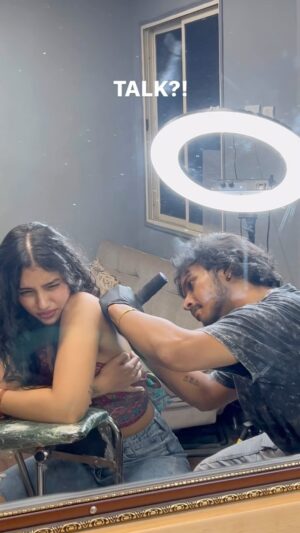 Avanthika Babu Instagram - The only therapy I believe in 😮‍💨

Shamelessly running to @okta__tattoo every time I face a minor inconvenience in life. 

@skindeep_tattoo_studio 

#tattoo #trend #tattooart #patchworktattoo #therapy #tattootherapy #skindeep #skindeepbangalore