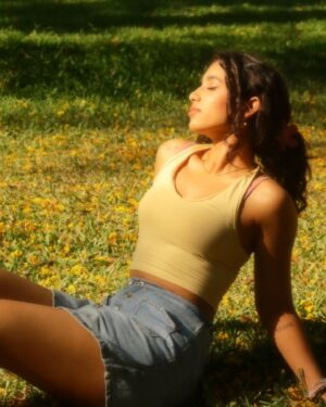 Avanthika Babu Instagram - Soul full of sunshine ⛅️✨

Photo and editing credits: @vishnupriyaaa 
Woman made it look so dreamy and magical I’m crying 😭

#avanthikababu #cubbonpark