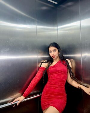 Avanthika Babu Instagram - B*tch, I said what I said
I'd rather be famous instead 🧿♥️

#avanthikababu #birthdayfit #birthdaypost #turning21 #dojacat