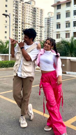Avanthika Babu Instagram - Naa kathu tharen vitha 🤩

DC and EC: @mithran046 ❤️ 
You’re insanely talented I can’t even begin to explain. Thankyou for being so patient w me! 

#avanthikababu #tamil #tamilsongs #thalapathy #vijay #dheemthanakkathillana #villu #tamilchoreo #tamilsong