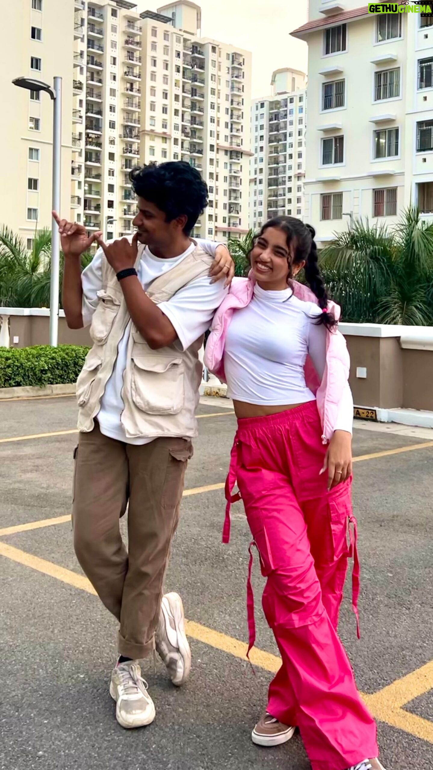 Avanthika Babu - 12.5K Likes - Naa kathu tharen vitha 🤩
DC and EC: @mithran046 ❤️
You’re insanely talented I can’t even begin to explain. Thankyou for being so patient w me!
#avanthikababu #tamil #tamilsongs #thalapathy #vijay #dheemthanakkathillana #villu #tamilchoreo #tamilsong