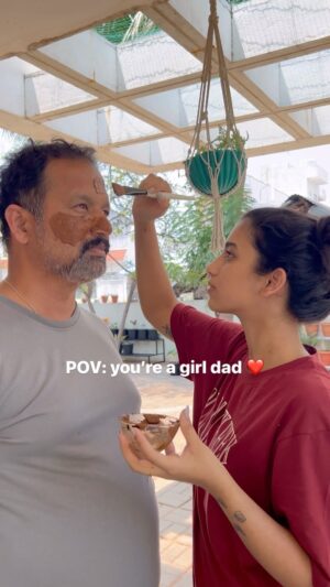 Avanthika Babu Instagram - Man set my standards a lil too high 😭🧿♥️

#avanthikababu #dadlove #girldad #dadsgirl