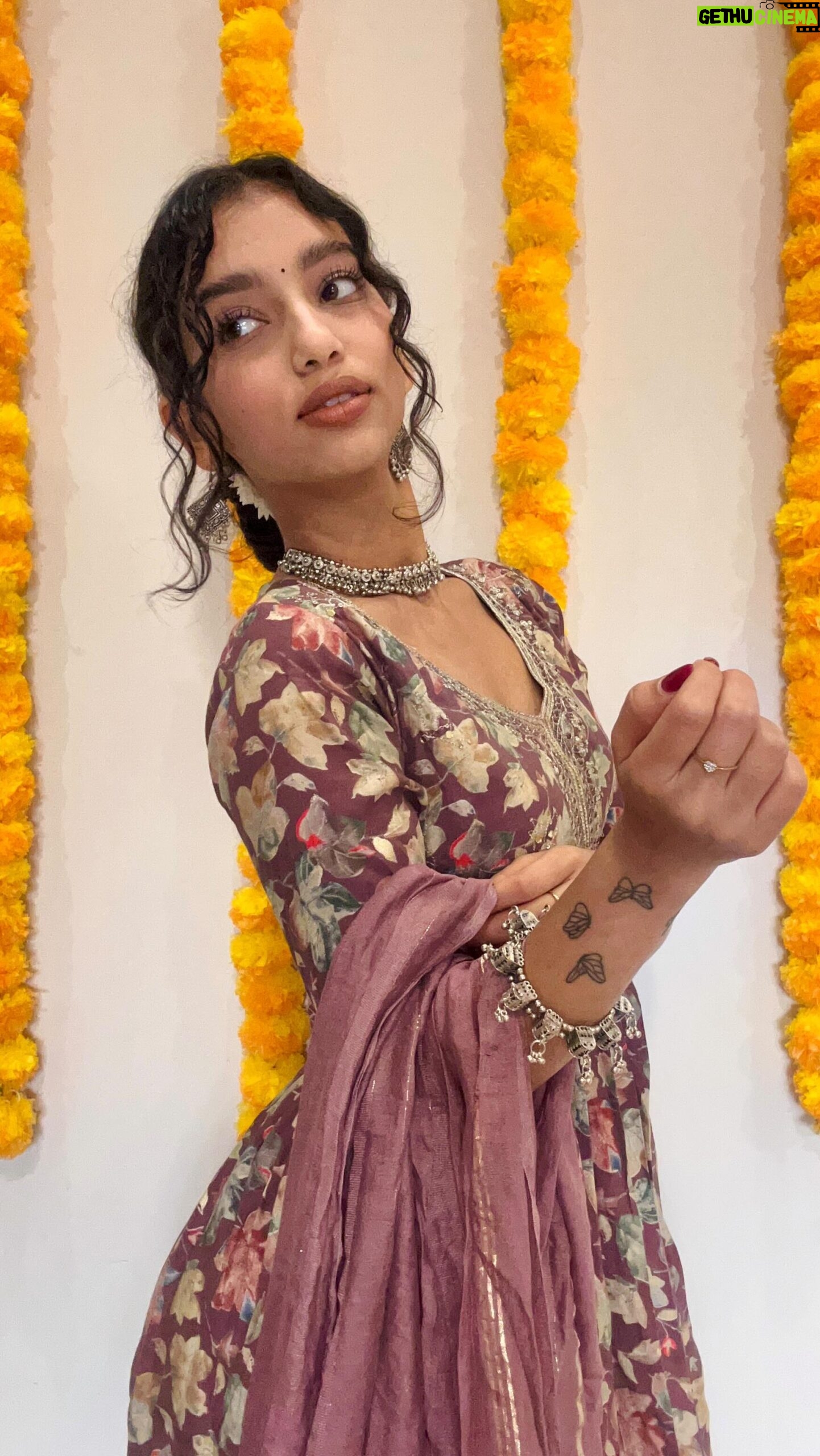 Avanthika Babu - 13.4K Likes - Ora kannala for Diwali 🪔🪷✨
#diwali2023 #diwali #diwalireel #tamiltransition #orakannala