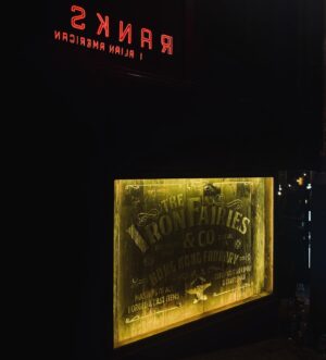Avantika Dasani Instagram - An #HK minute
#GirlsTrip Night Edition 

The perfect night: EAT! 
•Yardbird •Mott32 •Samsen (lots more) 
Then walk around and let the music pull you in. 
•Iron fairies • Stockton • LeBoudair •
and ton of other little bars followed by 
•ebeenzer’s kebab/falafals 🤌🏽

And if you get lucky, you get some real good live music, (right place right time kinda thing)
 I got chills and warmth with john mayor tunes hitting the spot. Best way to end the night! 
#AdReccomends