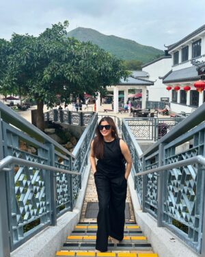 Avantika Dasani Instagram - Girls trip!
#HK #DayEdition 

Pro trip: lunch at @themonogamouschinese and Veggie Kingdom (Vegetarian heaven) for the best Sichuan Meals. Pick up bubbltea from @silk.hk and just walk through central (!) 
Lantau: if you’re feeling touristy go see the Big Buddha cable cart, lots of steps and walking, serene 
If you’re not, go for a hike still lots of steps and walking and serene

Wearing @wildcherry.in 🤍