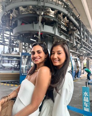 Avantika Dasani Instagram - Girls trip!
#HK #DayEdition 

Pro trip: lunch at @themonogamouschinese and Veggie Kingdom (Vegetarian heaven) for the best Sichuan Meals. Pick up bubbltea from @silk.hk and just walk through central (!) 
Lantau: if you’re feeling touristy go see the Big Buddha cable cart, lots of steps and walking, serene 
If you’re not, go for a hike still lots of steps and walking and serene

Wearing @wildcherry.in 🤍