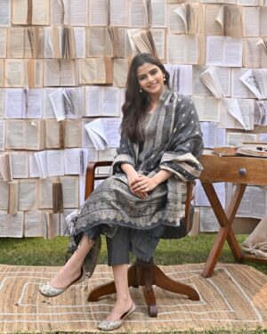 Avantika Dasani Instagram - Here’s one from the photo-op at @metaphorlucknowlitfest 
Had a wonderful time being on this year’s panel. Thank you as always for the warm hospitality, conversations and chai! (Especially when the fog just wouldn’t let me leave)