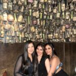 Avantika Dasani Instagram - An #HK minute #GirlsTrip Night Edition The perfect night: EAT! •Yardbird •Mott32 •Samsen (lots more) Then walk around and let the music pull you in. •Iron fairies • Stockton • LeBoudair • and ton of other little bars followed by •ebeenzer’s kebab/falafals 🤌🏽 And if you get lucky, you get some real good live music, (right place right time kinda thing) I got chills and warmth with john mayor tunes hitting the spot. Best way to end the night! #AdReccomends