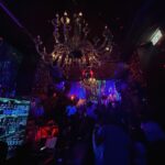 Avantika Dasani Instagram - An #HK minute #GirlsTrip Night Edition The perfect night: EAT! •Yardbird •Mott32 •Samsen (lots more) Then walk around and let the music pull you in. •Iron fairies • Stockton • LeBoudair • and ton of other little bars followed by •ebeenzer’s kebab/falafals 🤌🏽 And if you get lucky, you get some real good live music, (right place right time kinda thing) I got chills and warmth with john mayor tunes hitting the spot. Best way to end the night! #AdReccomends
