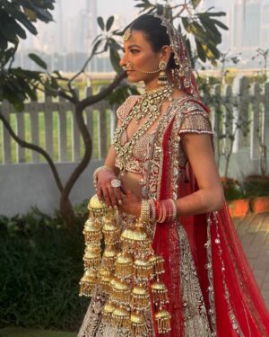 Avantika Dasani Instagram - Saanya veil love you forever ♥️ 
How precious it was for us to be there with you and for you and just to look at you! 
Look what a beautiful bride she made!
Thank you nutttt  for the weekend that was, cheers to the madness never stopping 🥂

Also wearing @rajdeep.ranawat.official
(Pro trip wear a lovely lightweight lengha on shaadi day so you can do heavy lifting for your bridesmaids duties!)