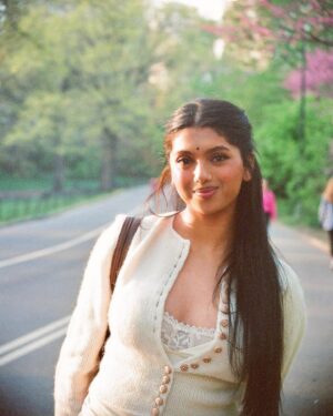 Avantika Vandanapu Instagram - springtime in new york, oh how i love you so 🫶🫶💐