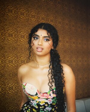 Avantika Vandanapu Instagram - wearing archival @versace ss1993

📸 by @joshuarobertcolley