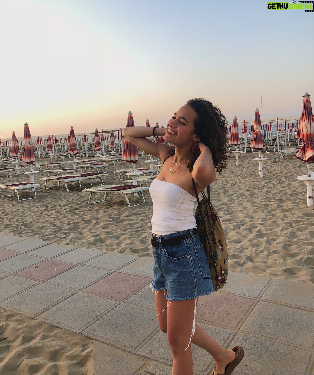 Aviv Buchler - 14.4K Likes - ⛱🔆🎠