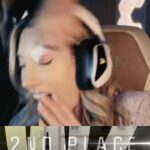 Avori Henderson Instagram – It will grow back right? 😭 #gaming @gamergirl #gamers #warzone #funnygaming #gaminglife #funnygamingclips #funniestmemes #meme #memes #gamingmemes