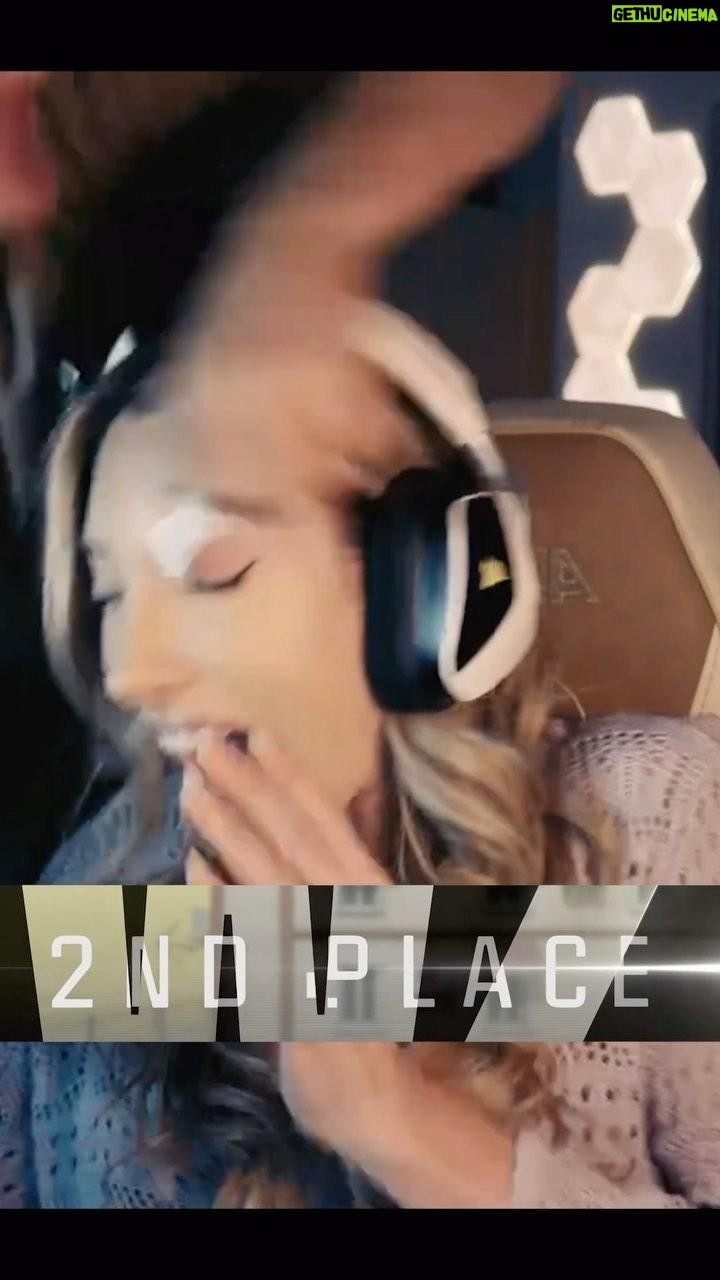 Avori Henderson Instagram - It will grow back right? 😭 #gaming @gamergirl #gamers #warzone #funnygaming #gaminglife #funnygamingclips #funniestmemes #meme #memes #gamingmemes