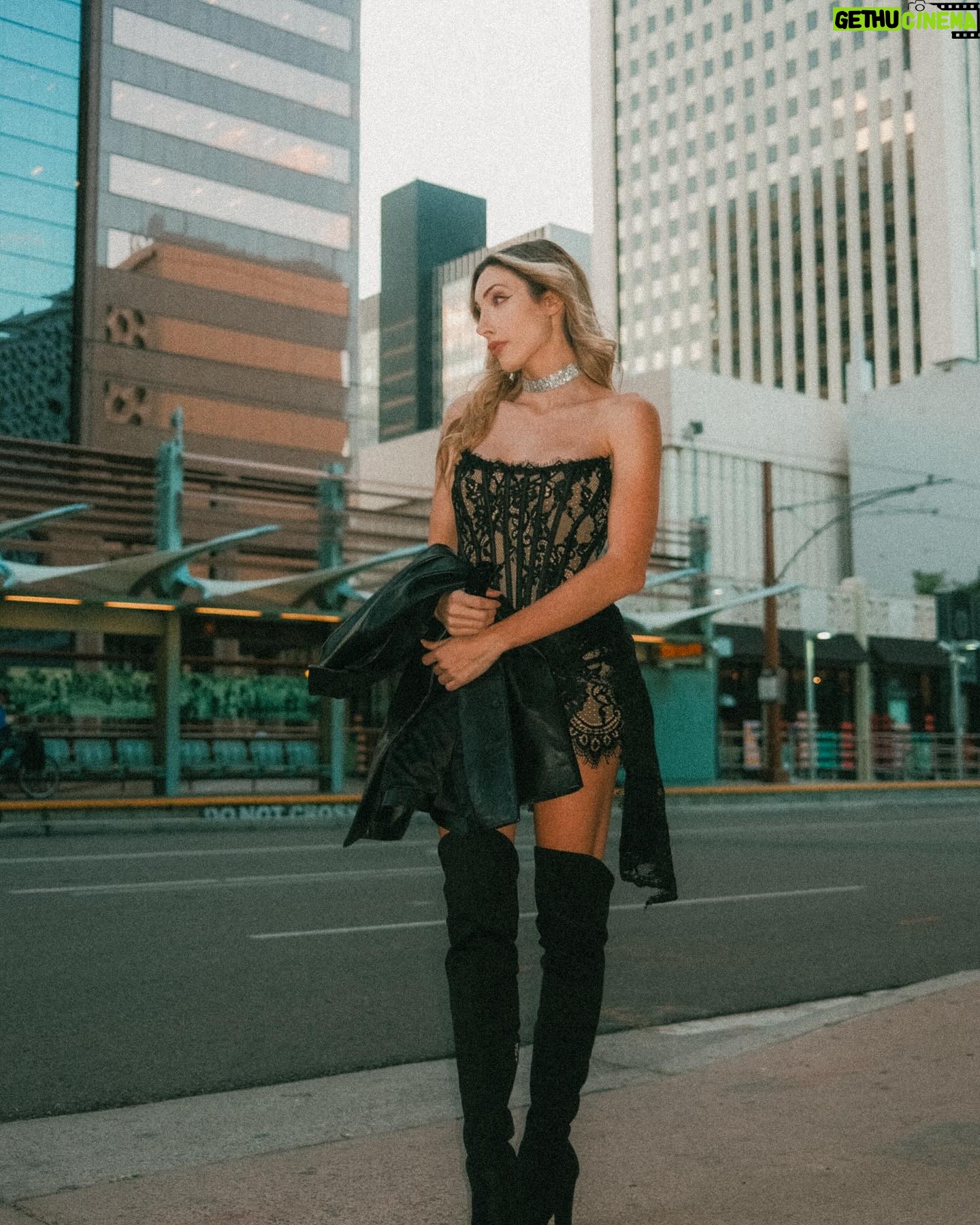 Avori Henderson Instagram - โThe train is coming, act naturalโ ๐
๐ Ooof!!๐
these vintage pics by @ethanbhill are GIVINGGGGGG Dress: @heiressbeverlyhills Hair: @katharinemarshall #classy #pinup #style #supermodel #stylish #fashionista #baddie #highfashion #fashionable #vintage #modeling #vogue #beautiful #posh #elegant #prettygirls #prettywoman #oneofakind #queen #girl #womenfashion