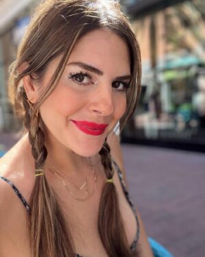 Ayça Erturan Instagram - I’m done adulting, lets be mermaids 🧜🏻‍♀️ ✨✨✨