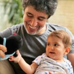 Ayça Erturan Instagram - Sen sadece Nova’ya iyi bir baba olduğun için değil, annesini de sürekli artan bir sevgiyle sevdiğin için şahane bir babasın… Tıpkı benim canım babam gibi… @ogulcankirca 🫠👨‍👩‍👧 Evladına ve eşine sımsıkı sarılan, kimi zaman annelik de yapan, varlığı ile yanımızda olamasa da yüreğimizde sürekli var olan babaların, yeri geldiğinde babalık vazifesini de üstlenen tüm annelerin babalar günü kutlu olsun. 👨🏻💐