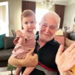 Ayça Erturan Instagram – Sen sadece Nova’ya iyi bir baba olduğun için değil, annesini de sürekli artan bir sevgiyle sevdiğin için şahane bir babasın… Tıpkı benim canım babam gibi…  @ogulcankirca 🫠👨‍👩‍👧 Evladına ve eşine sımsıkı sarılan, kimi zaman annelik de yapan, varlığı ile yanımızda olamasa da yüreğimizde sürekli var olan babaların, yeri geldiğinde babalık vazifesini de üstlenen tüm annelerin babalar günü kutlu olsun. 👨🏻💐