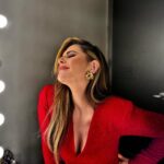 Ayça Erturan Instagram - Mirror, mirror on the wall🧚🏻‍♀️. Styling: @hamiyetaktass ✨ Hair: @ferdimidilliofficial 💫 Make up: @hanifeozsy 🌟 Special thanks to : @kaanakblt @edoszt @esergk @management.be 💋