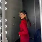 Ayça Erturan Instagram - Mirror, mirror on the wall🧚🏻‍♀️. Styling: @hamiyetaktass ✨ Hair: @ferdimidilliofficial 💫 Make up: @hanifeozsy 🌟 Special thanks to : @kaanakblt @edoszt @esergk @management.be 💋