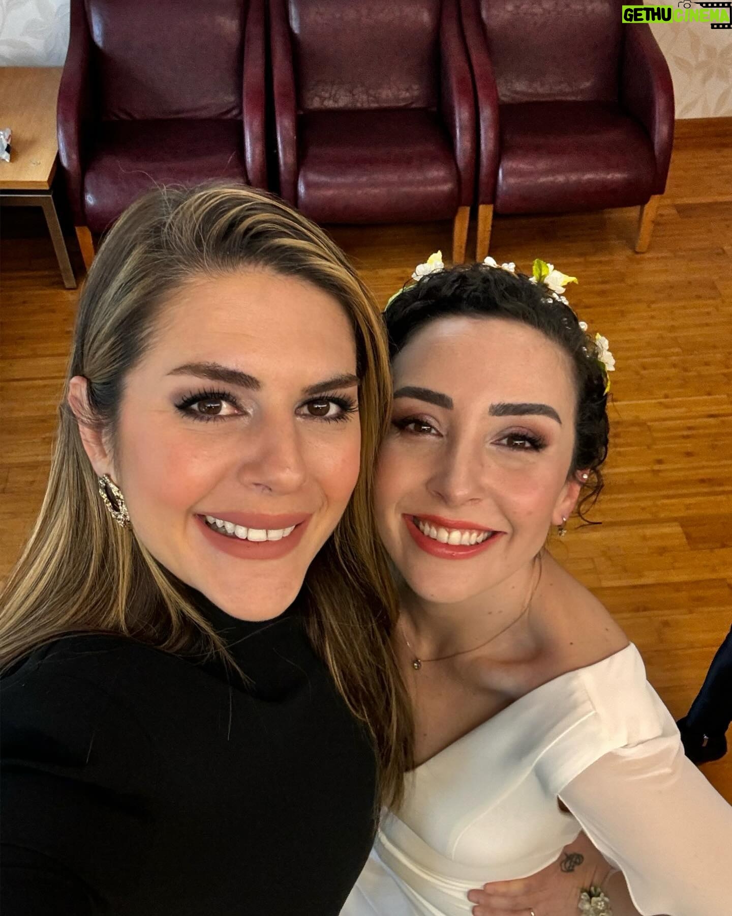 Ayça Erturan Instagram - Nikahına beni çağırdı sevgilim, istedi şahidi oldum onun🥹🥹 👰🥂💐🧚🏻♀️💕 @sezgiiiiii @oylediilboyle @burakmlksh
