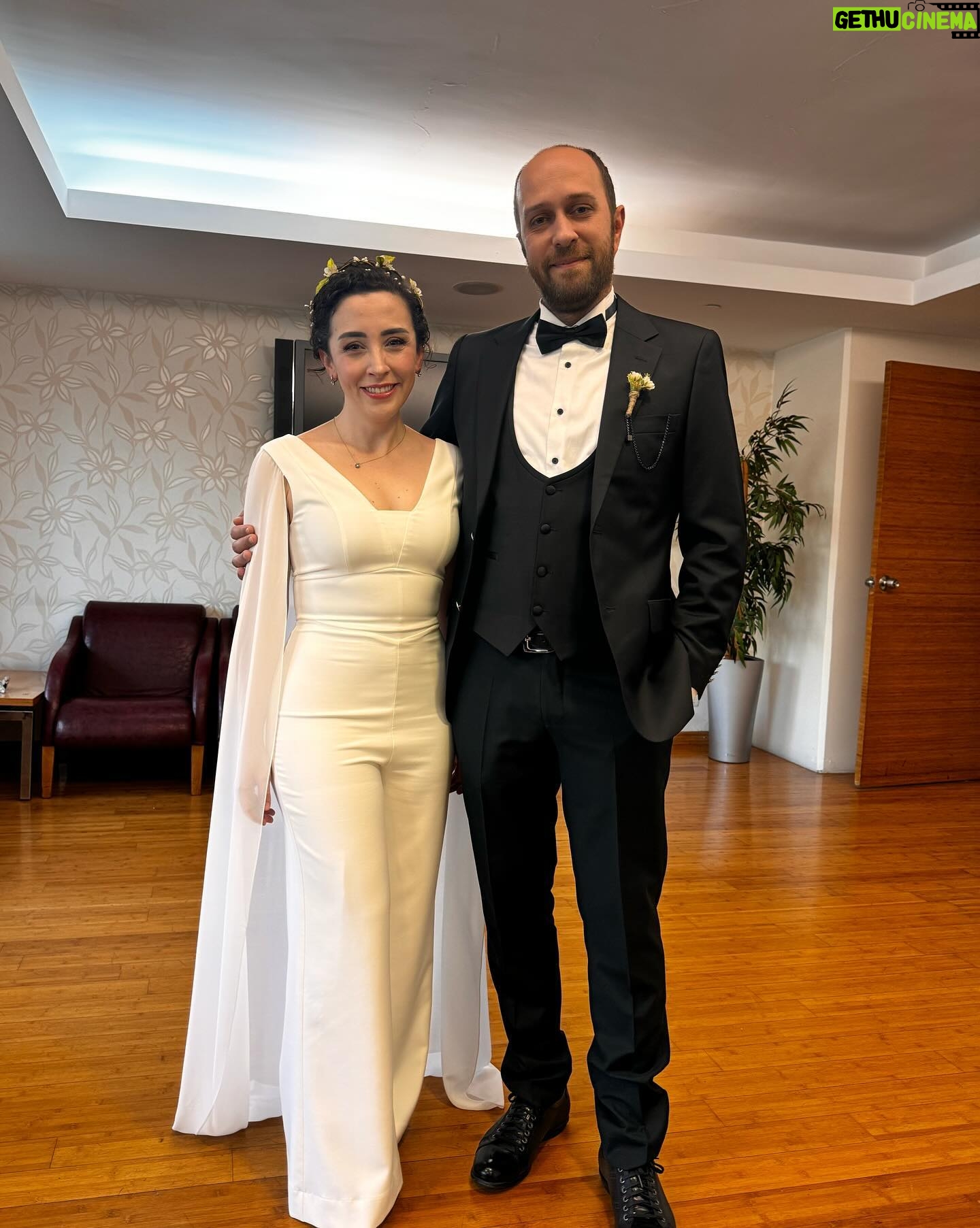Ayça Erturan Instagram - Nikahına beni çağırdı sevgilim, istedi şahidi oldum onun🥹🥹 👰🥂💐🧚🏻♀️💕 @sezgiiiiii @oylediilboyle @burakmlksh
