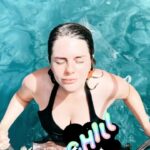 Ayça Erturan Instagram - Bir yaz gecesi rüyası😉⛵️🏊🏻‍♀️🍾🥂🍒🍓☀️🔥🌻🤰🏻