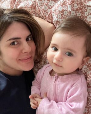Ayça Erturan Instagram - “Yeniden doğdum” gibi bir yaş☺️🙏 nicelerine…🍼🍾😉💜