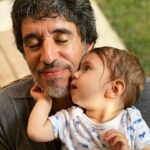 Ayça Erturan Instagram - Sen sadece Nova’ya iyi bir baba olduğun için değil, annesini de sürekli artan bir sevgiyle sevdiğin için şahane bir babasın… Tıpkı benim canım babam gibi… @ogulcankirca 🫠👨‍👩‍👧 Evladına ve eşine sımsıkı sarılan, kimi zaman annelik de yapan, varlığı ile yanımızda olamasa da yüreğimizde sürekli var olan babaların, yeri geldiğinde babalık vazifesini de üstlenen tüm annelerin babalar günü kutlu olsun. 👨🏻💐