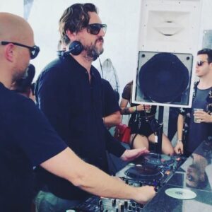 Ayşe Hatun Önal Instagram - Solomun b2b hosh 👑 #ibiza#thebestmusic #privateparty  #legend  #solomun #hosh #Teknomore