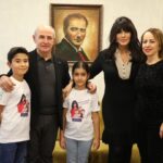 Ayşegül Aldinç Instagram - Büyükçekmece Belediyesi Çocuk Korosu, "Bir Yıldız Işığında Çocuk Sesleri" projesi kapsamında Ayşegül Aldinç'in unutulmaz şarkılarını seslendirecekleri 14. konserine hazırlanıyor. Değerli sanatçımız Ayşegül Aldinç ile proje detaylarını konuşmak üzere bir araya gelerek, keyifli bir sohbet gerçekleştirdik. Kendisine projemize verdiği destek için bir kez daha teşekkür ediyorum.