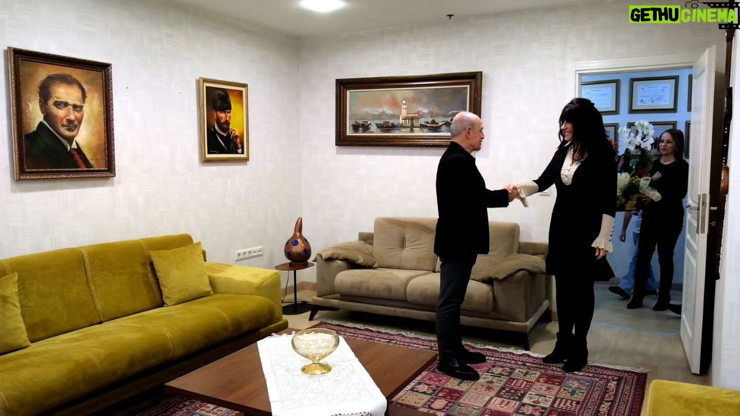 Ayşegül Aldinç Instagram - Büyükçekmece Belediyesi Çocuk Korosu, "Bir Yıldız Işığında Çocuk Sesleri" projesi kapsamında Ayşegül Aldinç'in unutulmaz şarkılarını seslendirecekleri 14. konserine hazırlanıyor. Değerli sanatçımız Ayşegül Aldinç ile proje detaylarını konuşmak üzere bir araya gelerek, keyifli bir sohbet gerçekleştirdik. Kendisine projemize verdiği destek için bir kez daha teşekkür ediyorum.