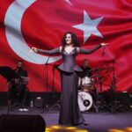 Ayşegül Aldinç Instagram - Bir Atatürk sevdalısı olarak Cumhuriyet’imizin 100. şeref yaşının coşkusunu tüm benliğinde hissedenlerden sadece biriyim. Çok olduğumuzu biliyorum. O’nun adını, armağanını, emanetini yaşatmaya yönelik bu kararlılık her şeraitte sonsuza kadar devam edecek. 🇹🇷🇹🇷🇹🇷 Biz bu çok önemli kutlamayı bir gün öncesinde Tugiad’ın seçkin davetlileriyle kutladık. 🇹🇷🇹🇷🇹🇷 Bugün gün içinde tüm yurta egemen olan etkinliklerden haberdar olmak içimi coşturdu. Cumhuriyet’imizin ilelebet payidar kalacağına inancım katmerlendi. Bu duyguyla ebedi liderimiz Gazi Mustafa Kemal Atatürk’ümüzü ve silah arkadaşlarını minnetlerimi sunarak rahmetle anıyorum. Yaşasın laik, demokratik çok seslilik. Yaşasın Cumhuriyet!.. 🇹🇷🌹♥️ #cumhuriyet100yaşında #cumhuriyetimizin100yılıkutluolsun #gazimustafakemalatatürk #mustafakemalatatürk #atatürk 👗: @tanjubabacan @swissotelthebosphorus @tugiadgenelmerkez @kpheryerde