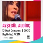 Ayşegül Aldinç Instagram - Sağ gösterirken sol vuran iklim yine şaşırtmadı. “Marmara’yı sel aldı”yla (ki Marmaray da olabilir!) başlayıp; “Kar yağışı İstanbul’u vurdu” gibi başlıkları göreceğimiz gün ve haftaya alıştırma kabilinden “deme”lerle açıyoruz oturumu. (Siz ayakta da okuyabilirsiniz!) 🌹🌹🌹 “Oh bahar havası mis” diyerekten ortalığa saçılırken iyiydi! Hiç bi şeyi ve kimseyi hak ettiğinden çok babalamayın nar tanelerim. Havayı bile! “Ele verir talkını kendi yutar salkımı” şeklinde tınlayabilir; tek çocuk olmama rağmen ailem tarafından şımartılmadığımdan mıdır nedir elan “şımartma” eylemini başkalarına hediyelemeye devam ettirişimin de anlaşılır bir yanı olmadığının farkındayım öte yandan. 🌹🌹🌹 Hava kısmını da hitâma erdirerek kişi bazına dönecek olursak “Ederinden fazla değer soytarıyı adam eder” özlü sözümüze de hak ettiği değeri verelim derim. 🌹🌹🌹 Kibarlığın yerine dangozluğun geçer akçe olmasının, zarafetli davranışın hanımevlâdılık sayılmasının, kör gözüm parmağına kul köle olmaya devam eden “Stockholm Sendromlu”ların artışının bunaltısını, güç kaybeden alım güçlerimizle baş göz edecek olursak doksandokuza yüz pahalı gelmezmiş noktasına varıyoruz. Olacak iş diil bunu da biliyoruz. 🌹🌹🌹 Negatiften fazlalıklarımızın eksilmesi, madden ve mânen eksiklerimizin çoğalması dileğiyle bir bazı çıkarımlar ve yerine koyumlar yazımız daha burda sona erdi. Alayımıza kendi hayat kahramanlıklarımızda “direnci yüksek dayanıklılık”lar diliyorum. Buraya kadar geldiyseniz. Videomuzla yazı bağlantısını hâlâ kestirememe ihtimaliniz mevcut. Devir ekonomi devri karınca belli kardeşlerim.( Hani hem pazar sundurması, hem de konser duyurusu bâbı…) 🌹🌹🌹 Hini hacette sanatsal faaliyetlerinize yer açınız illâ ki. Ve şahane konser dizimizden bu kez Beylikdüzü dolaylarına çırptığımız kanatlarımızla konduğumuz yüksek dalları görmeye gelerek hayattan kâm alınız. Az kaldı; 13 Ocak’ta Beylikdüzü Atatürk Kültür ve Sanat Merkezi’ndeyiz.😇 Siz yüksek, biz yüksek pek keyifli oluyor söylemesi övünçlü.😇🎼🎤🎶🎵 Keyifli pazarlar dileğiyle… #pazar #beylikdüzüaksm #konser #ayşegülaldinç