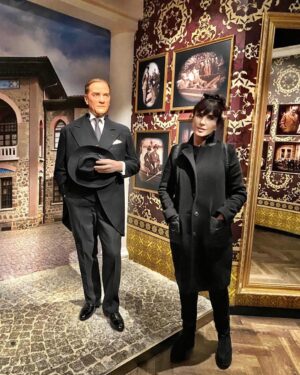 Ayşegül Aldinç Instagram - Asaletin yeter…♥️🌹🇹🇷

#MustafaKemalAtatürk
#GaziMustafaKemalAtatürk
#Atatürk
#Cumhuriyet
#cumhuriyet100yaşında