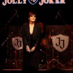 Ayşegül Aldinç Instagram - Cumartesi gecesi Jolly Joker Bursa’daydık.🖤🎶🎤🎵 Bursa’nın mükemmel bir izleyici kitlesi var. 🙏🏼🌹 Ne güzzel bi geceydi… 🙏🏼🥰♥️🎶🎤🎵 @stolgakilic @arikansirakaya @naraxyn @srknaltinok @gamzearsal81 #eserünsalan #ayşegülaldinç @bursa.jollyjoker #bursajollyjoker #bursa
